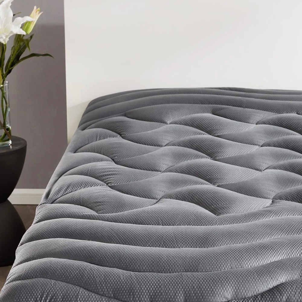 Cooling queen sized mattress pad